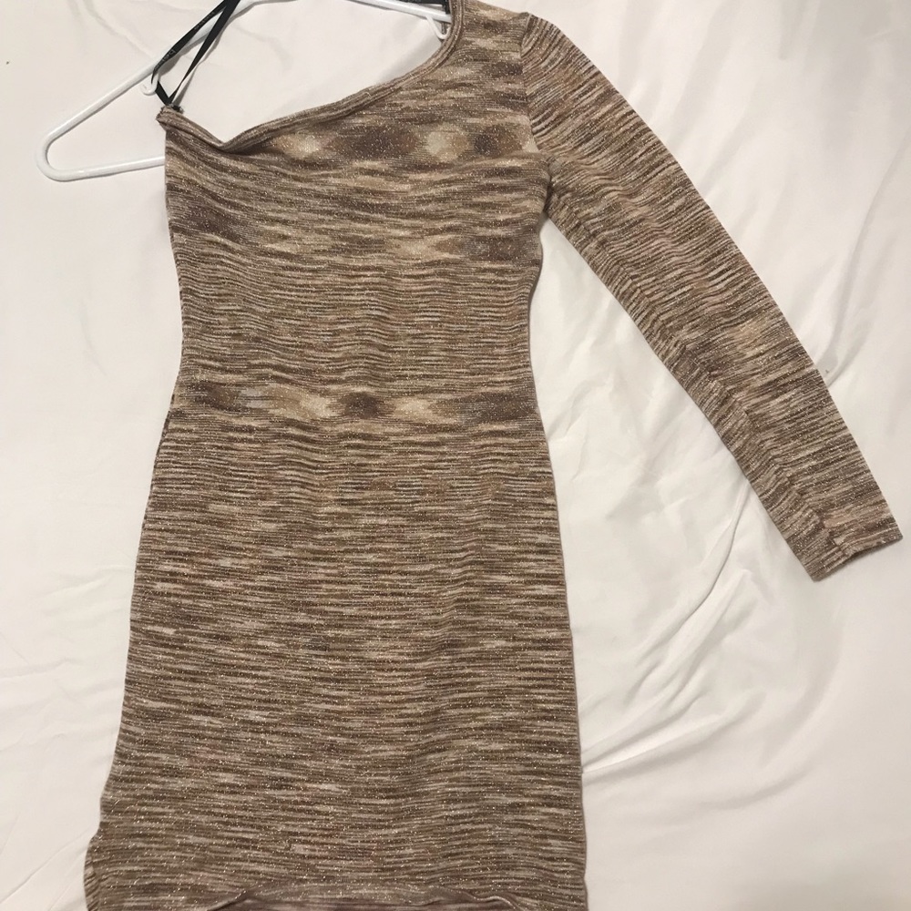 Bebe one-sleeve bodycon🥂🏆💛👌🏼